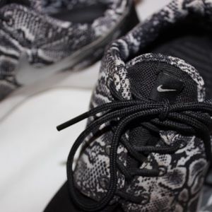 USED Nike Roshes🏃🏻‍♀️